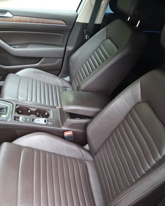 Volkswagen Passat cena 97500 przebieg: 150000, rok produkcji 2016 z Katowice małe 466